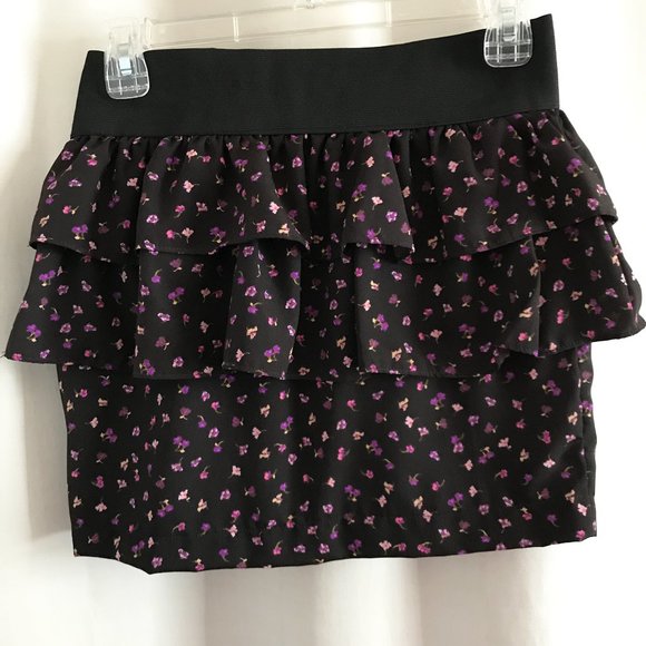 Rue 21 Mini Ruffle Skirt Black + Floral Print (M) - Picture 3 of 7